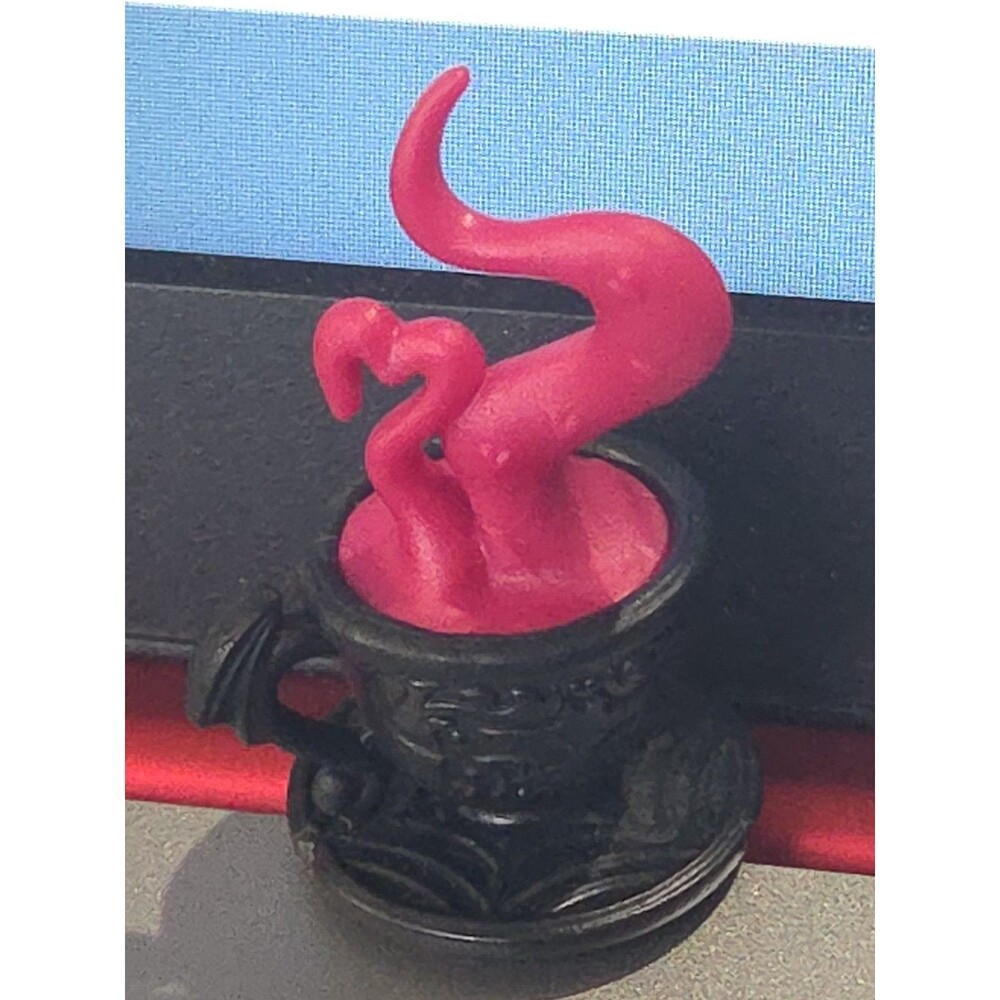 Monster High Doll G3 Draculaura Skulltimate Garden Mysteries Drink Cup